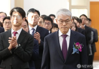취임식 입장하는 천대엽 신임 법원행정처장