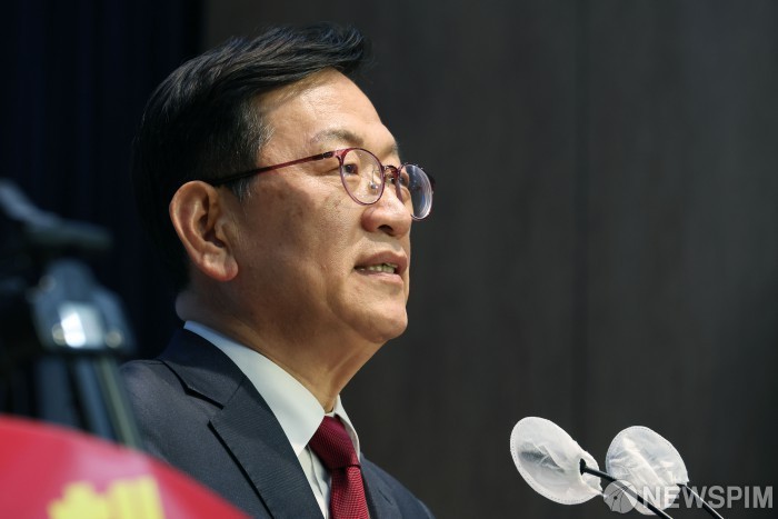 민주당, 윤석열 40년 지기 석동현 변호사 고발 검토 발표