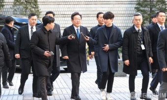 신변 보호 강화 속 법정 향하는 이재명 대표