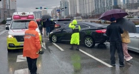부산 해운대 수영강변대로서 4중 연쇄 추돌…4명 경상