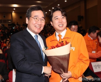 이낙연,이준석 '개혁신당' 대표와 악수
