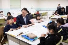 늘봄학교 2학기 전국 모든 초교에…저녁 8시까지 초등 돌봄
