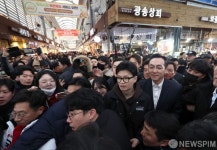경동시장 인파에 발걸음 힘든 한동훈 위원장
