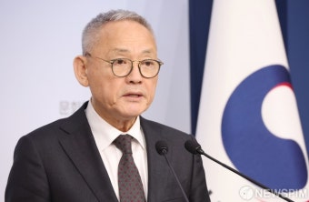 2024년 문체부 주요 정책 추진계획 발표하는 유인촌 장관