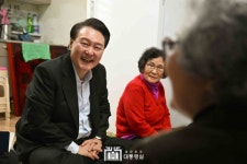 尹대통령, 설 맞아 미등록 경로당 방문...난방비·양곡비 우선 지원
