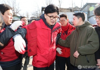 연탄배달 완벽 준비하는  한동훈 국민의힘 비상대책위원장