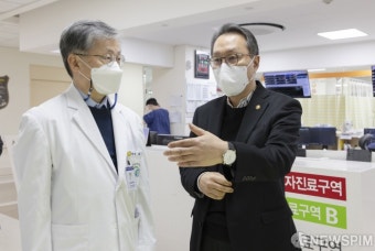 박민수 복지부 차관,설 연휴 응급의료센터 현장방문