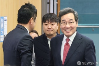 최고위원회의 참석하는 이낙연 개혁신당 공동대표