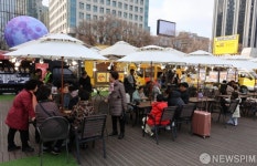 봄날씨속 세종로 푸드존에서 즐기는 여유