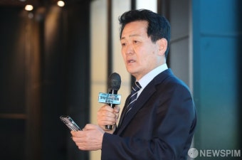 발언하는 은우근 '조국신당' 공동 창당준비위원장