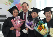 부산교육청, 문해교육 프로그램 학력인정서 수여