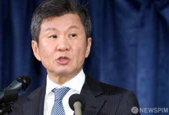 임원회의 후 입장 발표하는 정몽규 회장