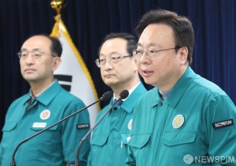 '의사 집단행동' 답변하는 조규홍 복지부장관