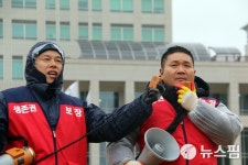 생존권 보장하라 빗 속 집회 나선 대전 중앙로지하도상가 상인들