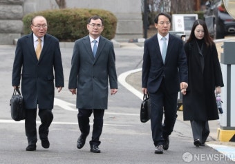 탄핵심판 첫 변론 출석하는 안동완 검사