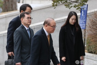 헌정 사상 첫 검사 탄핵 심판 출석하는 안동완 검사