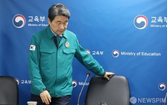 의과대학 운영대학 간담회 참석하는 이주호 부총리