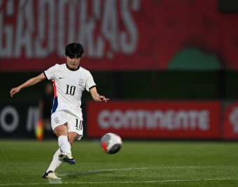 지소연·페어 연속골... 한국여자축구, 체코와 평가전 2-1