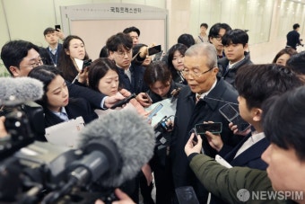 답하는 김종인 개혁신당 공천관리위원장