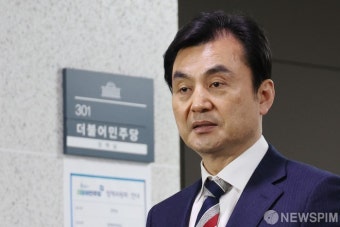 브리핑 나선 안규백 더불어민주당 전략공천관리위원장