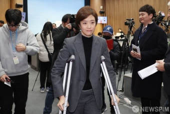 최고위원직 사퇴 기자회견 마친 고민정 의원