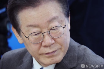 생각에 잠긴 이재명 더불어민주당 대표
