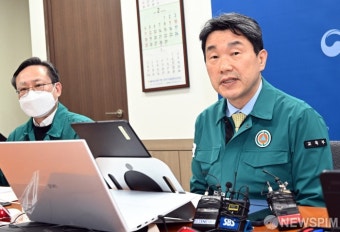 의대 운영 총장들에게 당부 말씀 전하는 이주호 부총리