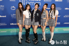 [사진] 빌보드 우먼 인 뮤직 어워드에 참석한 뉴진스