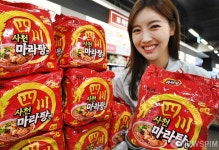 홈플러스, 농심과 손잡고 사천 마라탕면 단독 선론칭