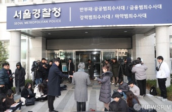 출석에 앞서 입장 표명하는 노환규 전 의협 회장