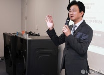 삼성전자 비스포크 AI 콤보 신제품 개발과정 설명하는 이무형 부사장