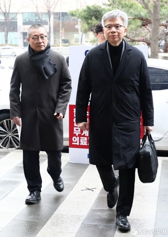 경찰 출석하는 김택우 의협 비대위원장-박명하 조직위원장
