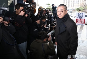 경찰 소환조사 출석하는 박명하 비대위 조직강화위원장