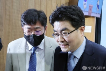 의대 증원 관련 기자회견 마친 방재승 서울의대 교수협의회 비대위원장
