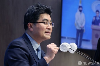 기자회견 여는 방재승 서울의대 교수협의회 비대위원장