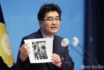 기자회견 여는 방재승 서울의대 교수협의회 비상대책위원장
