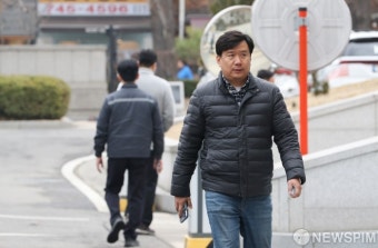 안동완 검사 탄핵심판 심판정 향하는 피해자 유우성 씨