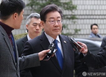 이재명 후보, 대장동 사건 법정 출석…묵묵부답 논란 확산