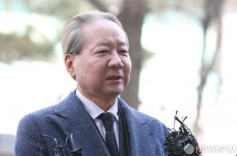 취재진 질의 답변하는 주수호 언론홍보위원장