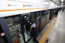 서울지하철3호선·일산선, 출근길 단전사고로 운행 중단...시민들 큰 불편