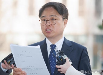 '전공의 집단사직 공모 혐의' 임현택 회장 경찰 출석