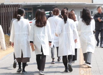 19개 의대교수들 집단사직 여부 결정 '디데이'