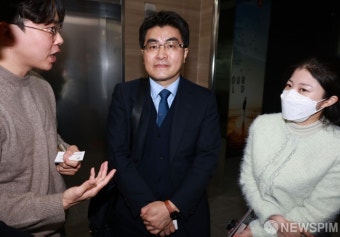 출발전 질문받는 방재승 서울의대 교수협의회 비대위원장
