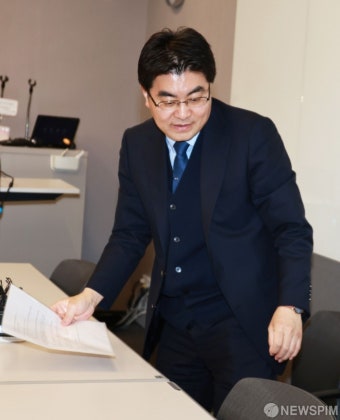 의대교수 사직벌표 마무리하고 자리뜨는 방재승 서울의대 교수협의회 비대위원장