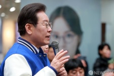 발언나선 이재명 대표, 강원 현장 기자회견