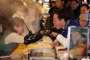 원주 전통시장 찾은 이재명 대표