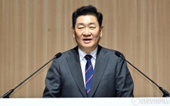 인사말하는 한종희