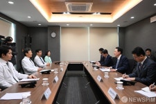 청주 한국병원 의료진과 간담회하는 윤 대통령