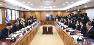 한덕수 총리 주재 국가첨단전략산업위원회 회의