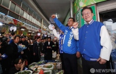 제천 동문시장 방문한 이재명 민주당 대표
